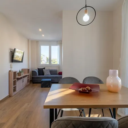 アパート Odyssey Residences ハニア